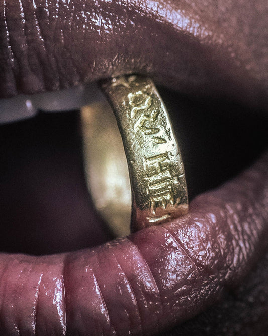 BAGUE PLUS QU'HIER MOINS QUE DEMAIN